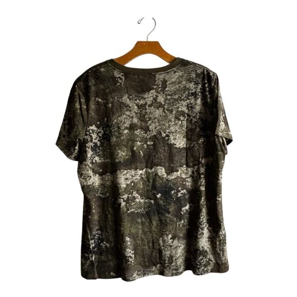 SHE Outdoor Camo V-Neck Tee Size XL NWOT 10 0501 - Picture 3 of 5